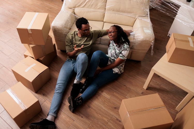 People moving into new home